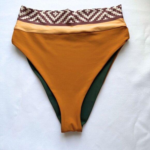 Elegant Green Bikini with Patterned Waistband - Picture 15 of 16